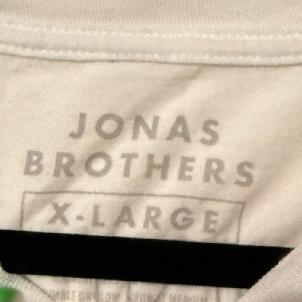 White Jonas Brothers 2023 Five Albums One Night Tour Dates T-shirt. Sz XL - Picture 5 of 5